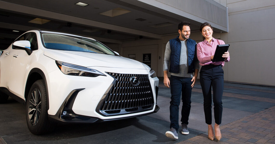 Customer speaking with service technician about Lexus Digital Key